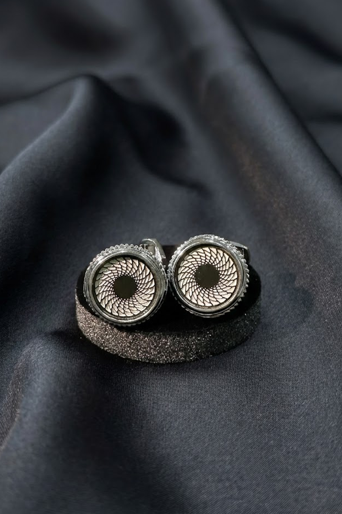 Obsidian Crest Cufflinks - Image 4