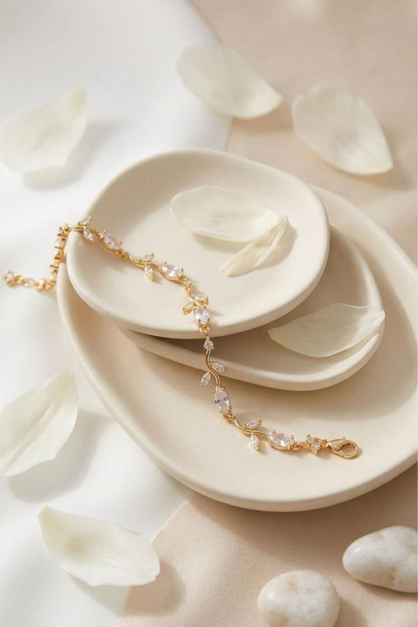 Crystal Vine Tulip Bracelet. - Image 4