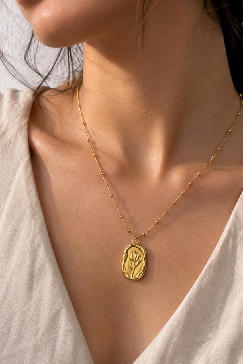 The Gilded Tulip Medallion - Image 4