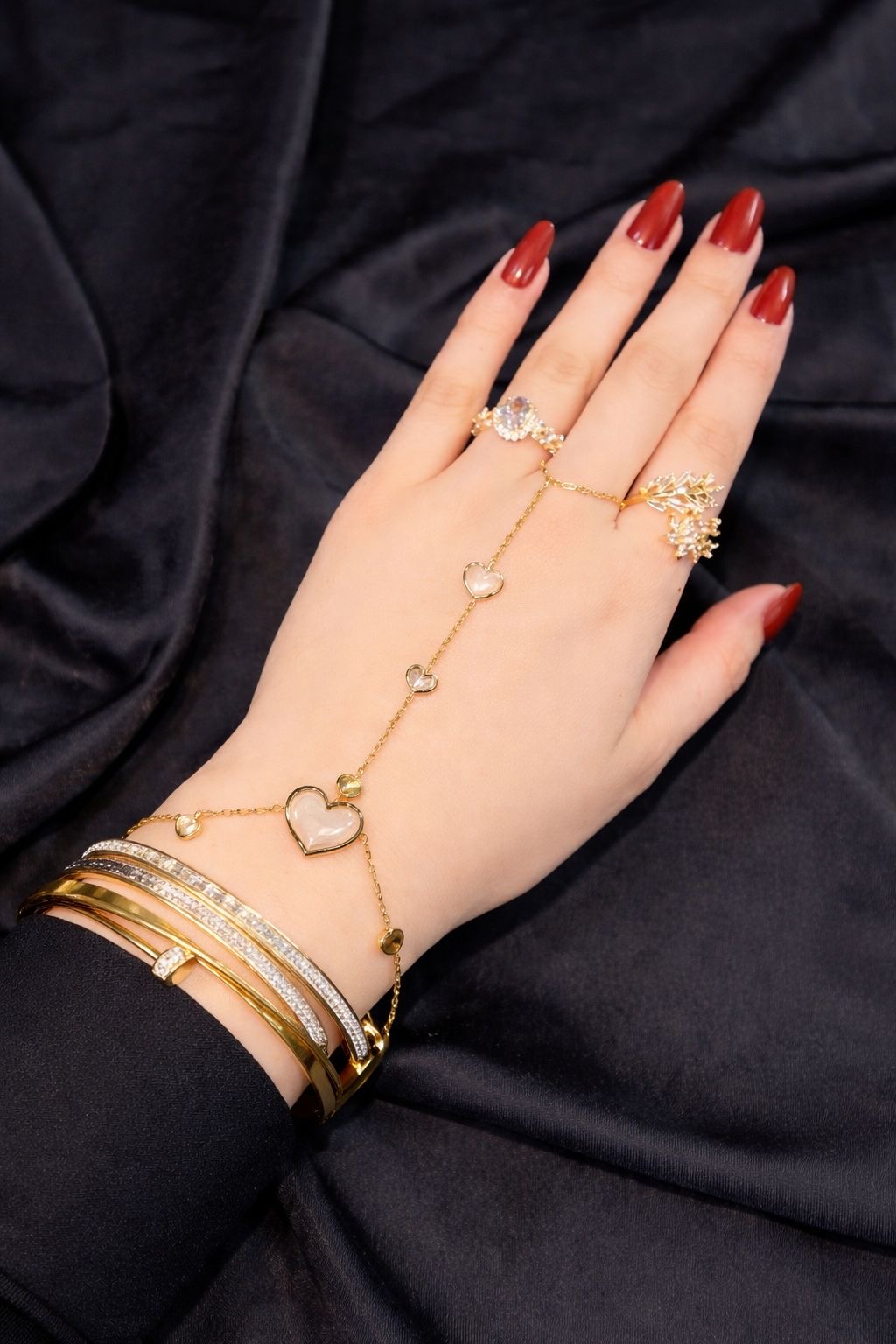 HEART LINK HAND BRACELET - Image 4