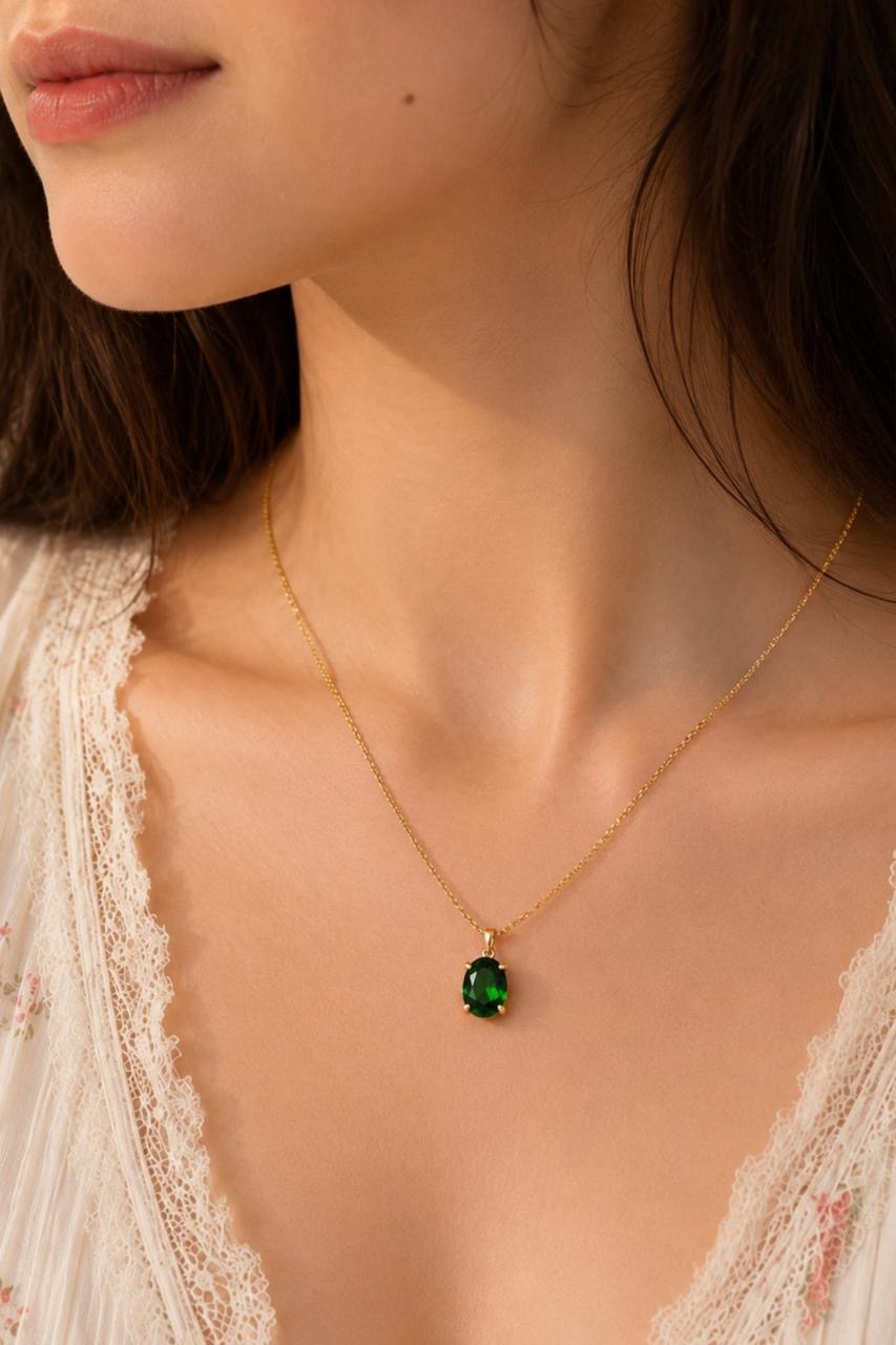 The Emerald Aura Necklace - Image 2