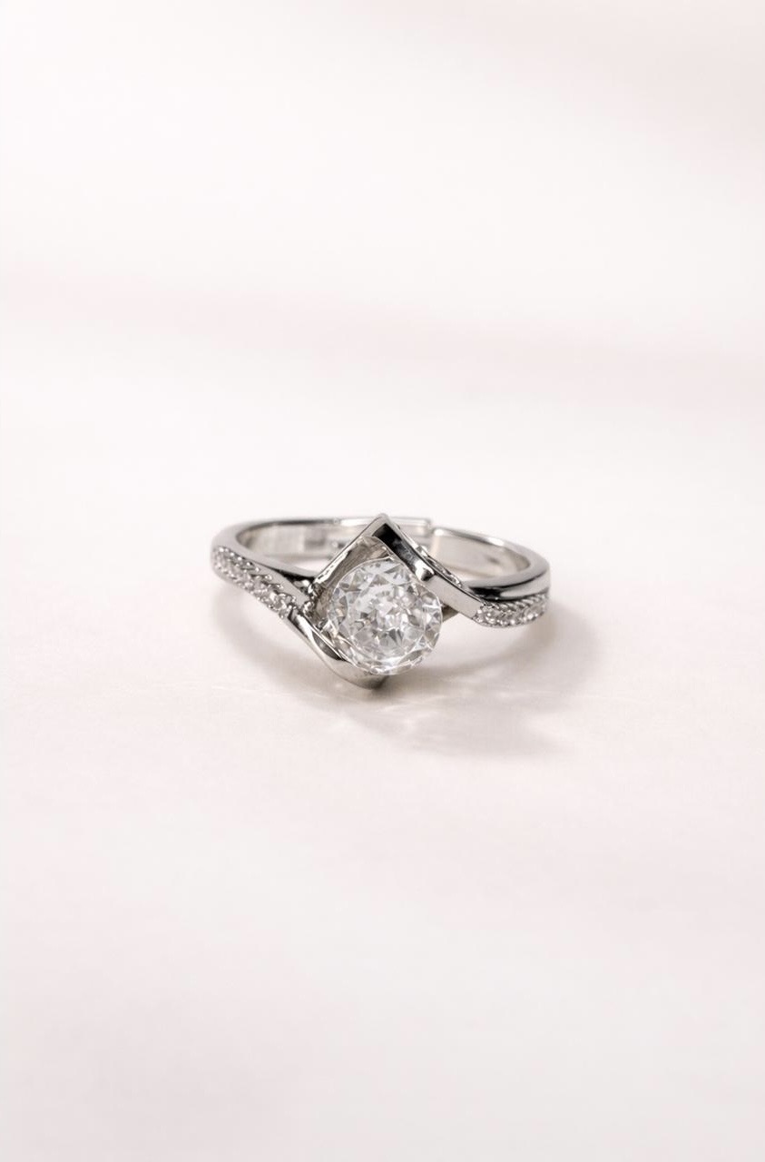 LUNAR CURVE RING