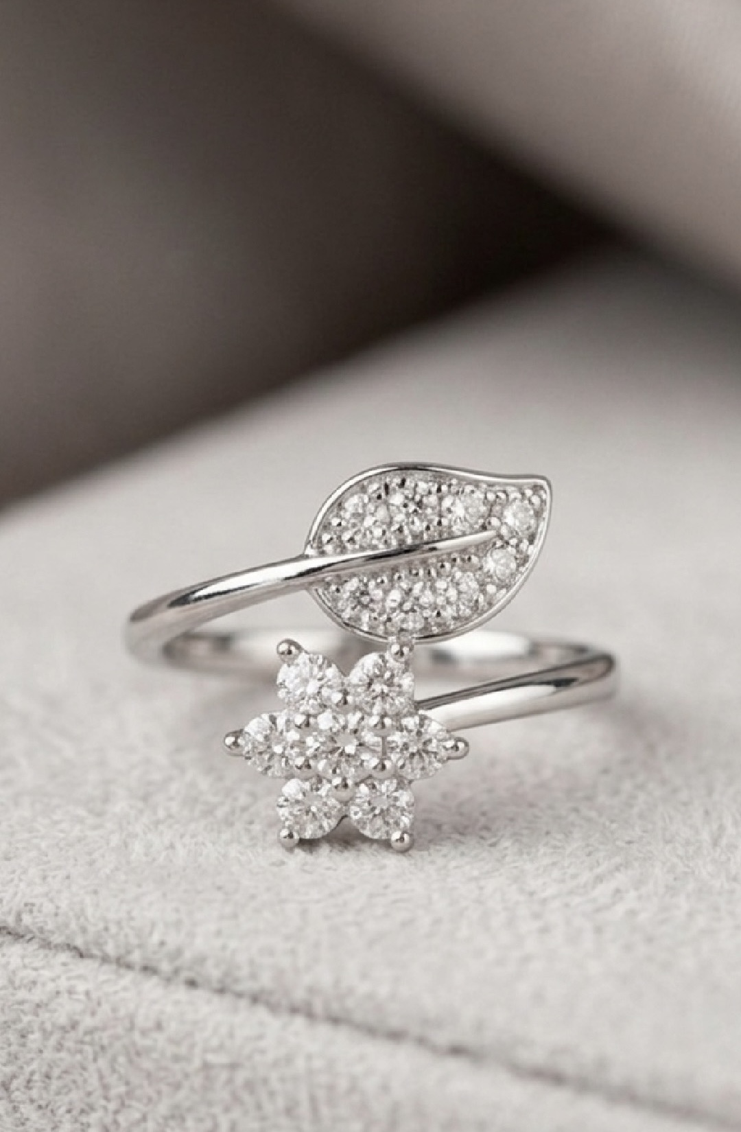 CRYSTAL LOVE RING