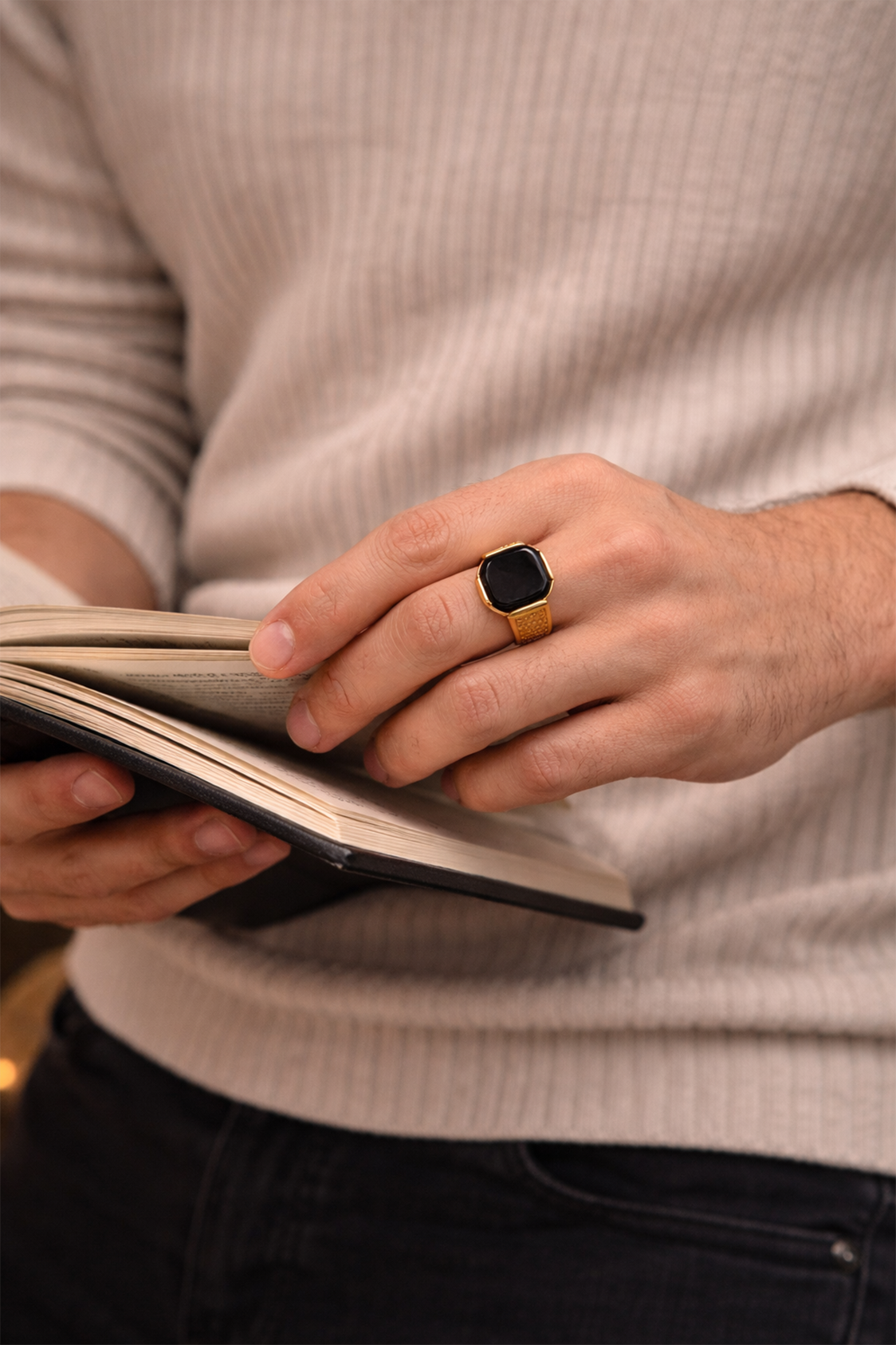 APEX NOIR GOLD SIGNET RING - Image 2