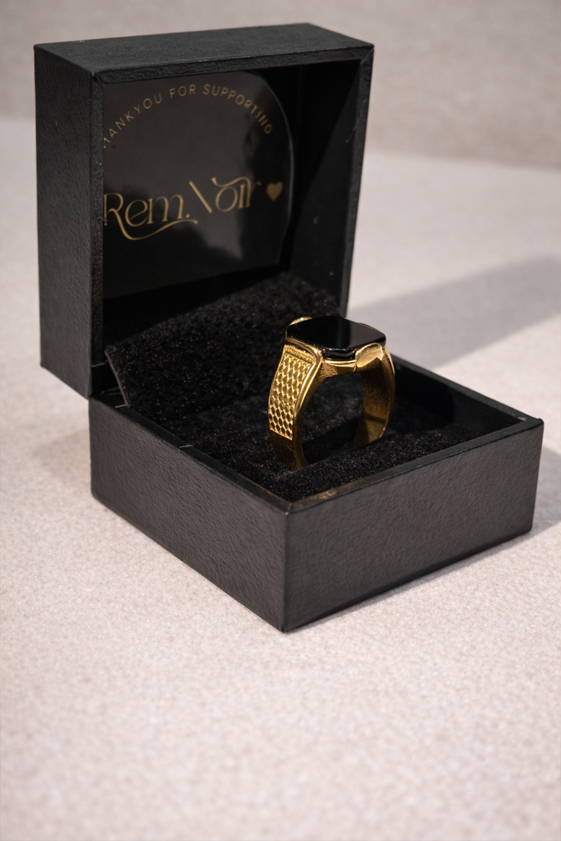 APEX NOIR GOLD SIGNET RING - Image 4